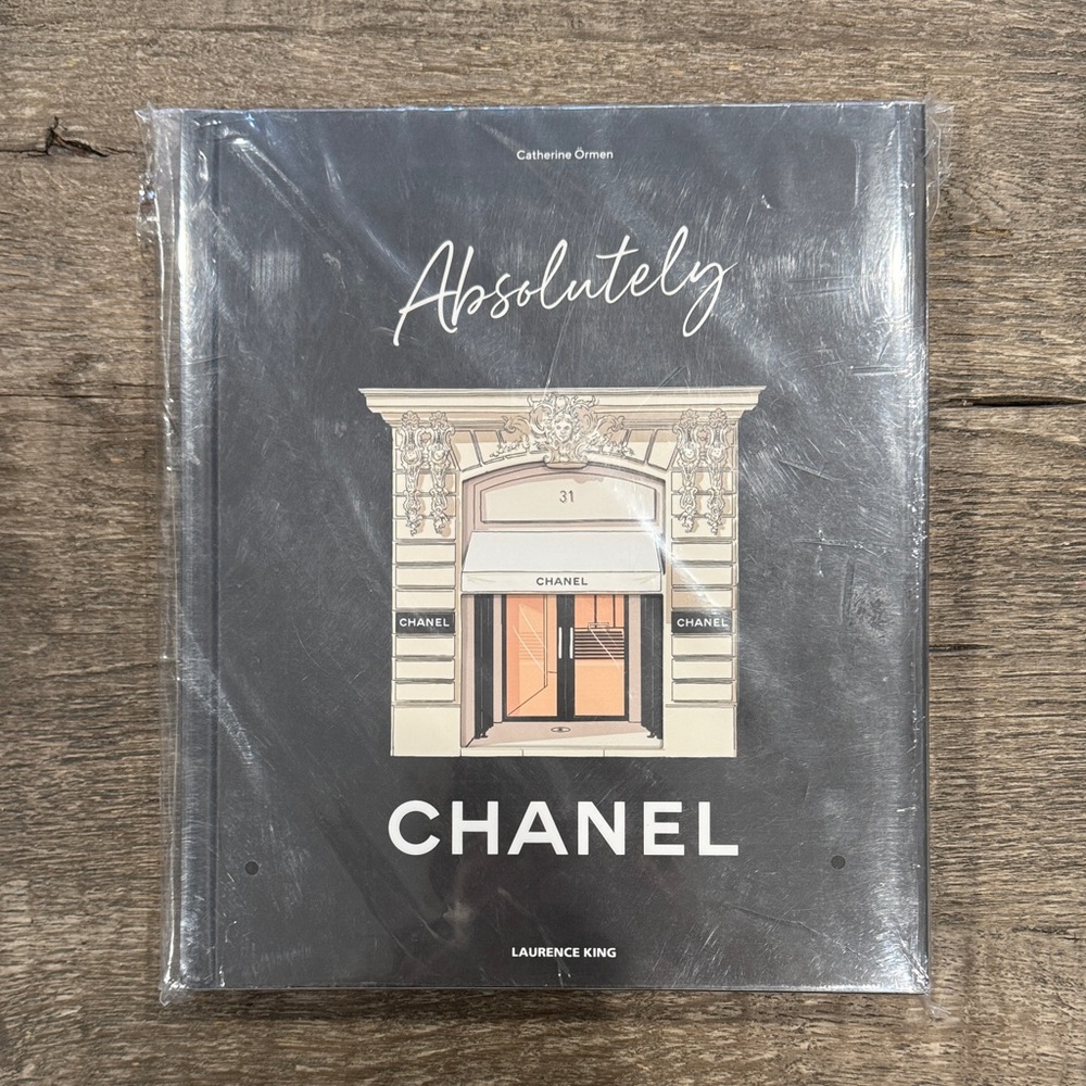 CHANEL Absolutely Coffee Table Book with Black and White Cover - Catherine Örmen